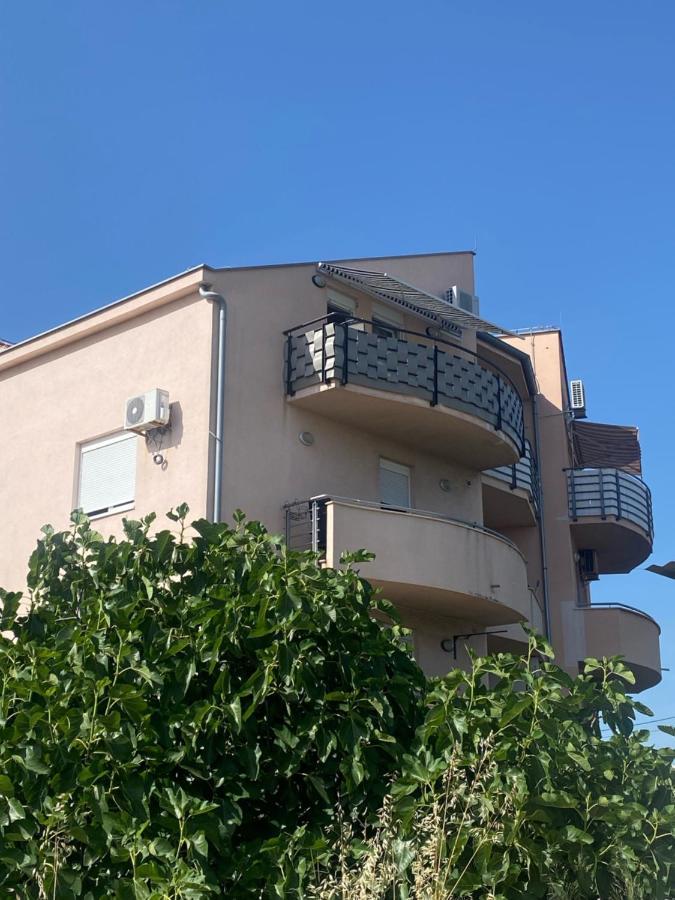 Prova S Pogledom Na I Besplatnim Parkingom Apartament