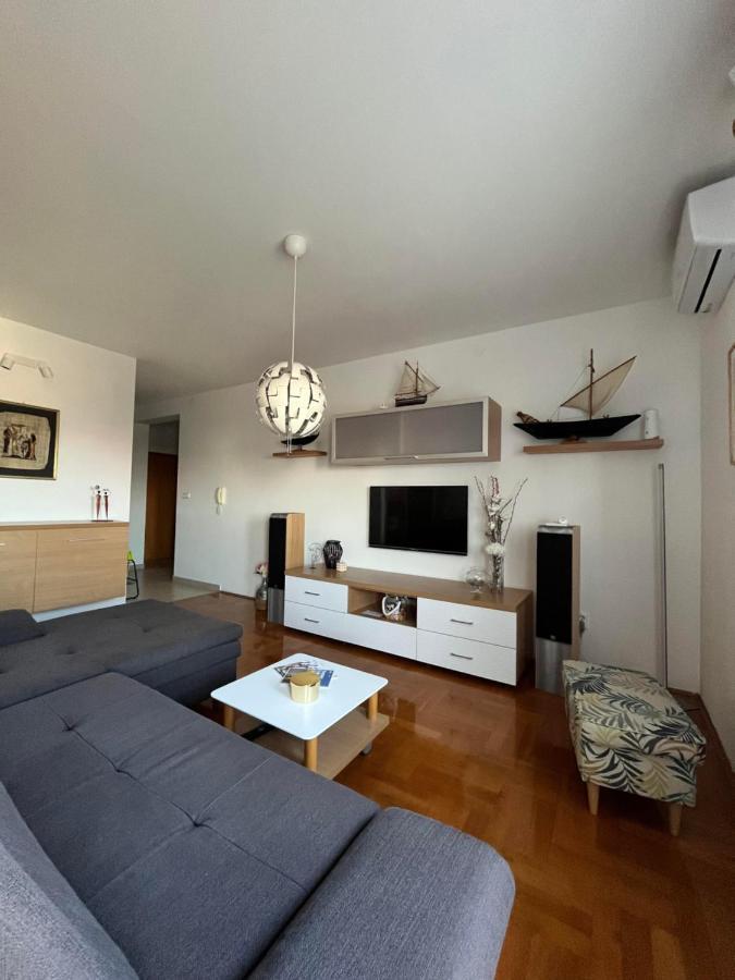 Prova S Pogledom Na I Besplatnim Parkingom Apartament Zadar